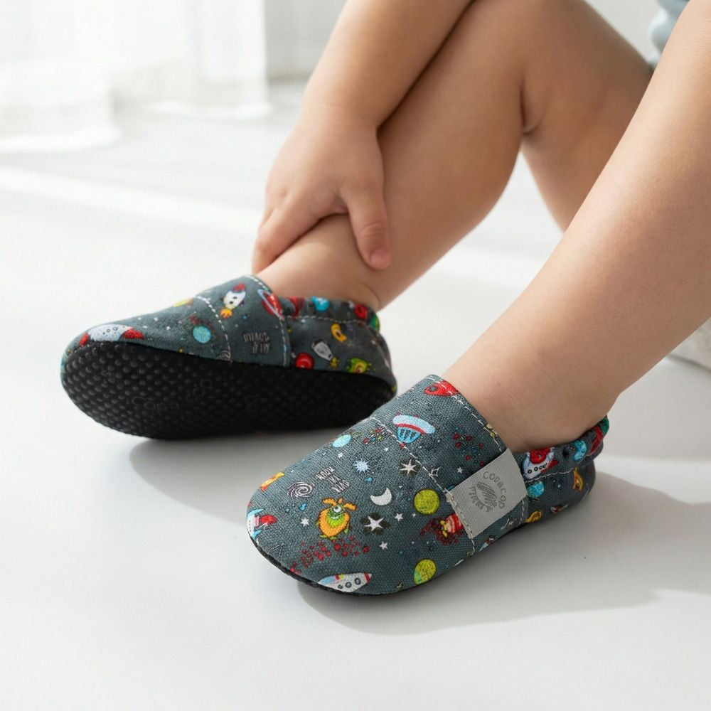 Detské textilné capačky Barefoot - Space Copa cop